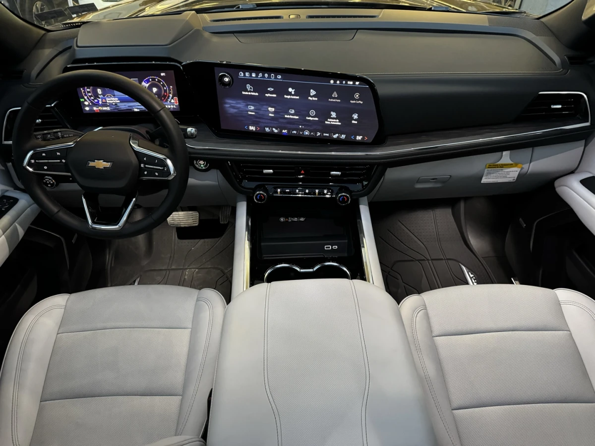 Chevrolet Suburban — foto 11