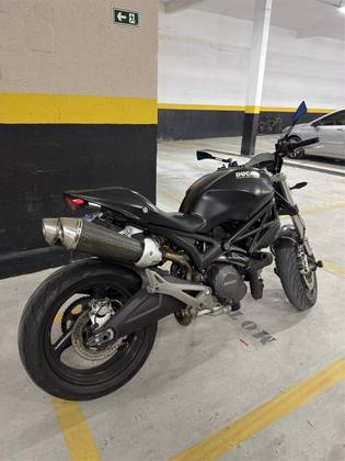 DUCATI MONSTER 696 