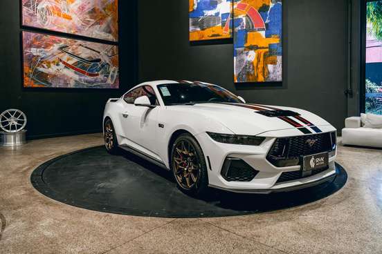 FORD-MUSTANG-2025