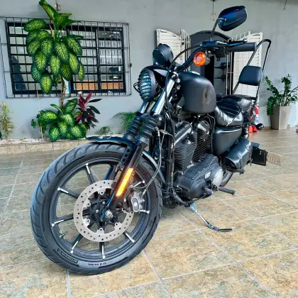 HARLEY-DAVIDSON SPORTSTER IRON 883 HARLEY-DAVIDSON SPORTSTER IRON 883