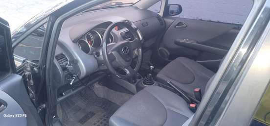 HONDA-FIT-2005