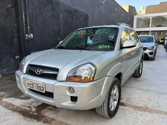 HYUNDAI TUCSON 2.0 MPFI GLS 16V 143CV 2WD GASOLINA 4P AUTOMÁTICO HYUNDAI TUCSON 2.0 MPFI GLS 16V 143CV 2WD GASOLINA 4P AUTOMÁTICO