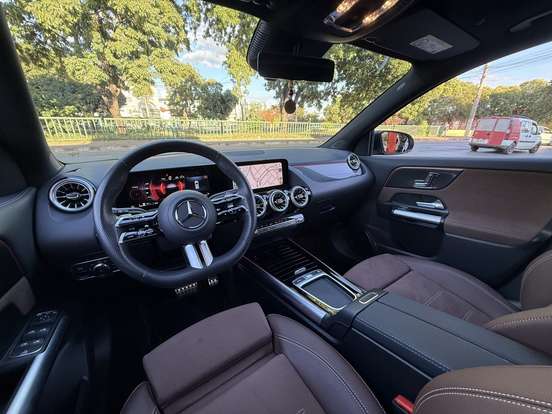 MERCEDES-BENZ-GLA 200-2024