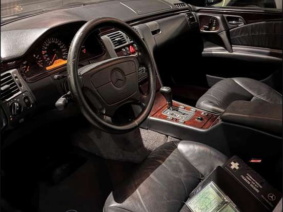 MERCEDES-BENZ-E 320-3.2 ELEGANCE V6 GASOLINA 4P AUTOMÁTICO MERCEDES-BENZ-E 320-1997