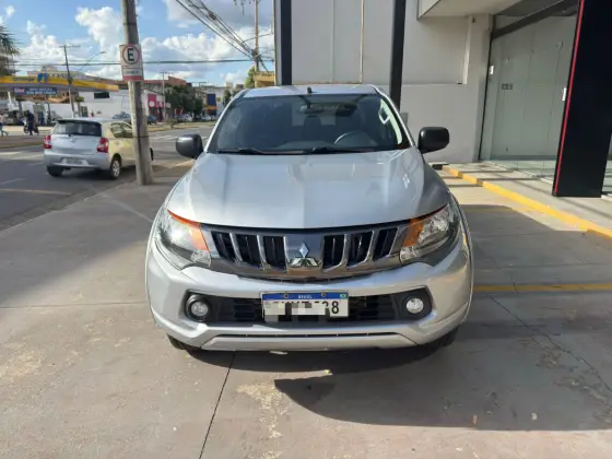 MITSUBISHI L200 TRITON 2.4 16V TURBO DIESEL SPORT GLS CD 4P 4X4 AUTOMÁTICO