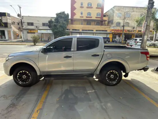 MITSUBISHI-L200 TRITON-2.4 16V TURBO DIESEL SPORT GLS CD 4P 4X4 AUTOMÁTICO MITSUBISHI-L200 TRITON-2023
