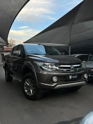 MITSUBISHI L200 TRITON 2.4 16V TURBO DIESEL SPORT HPE-S CD 4P 4X4 AUTOMÁTICO