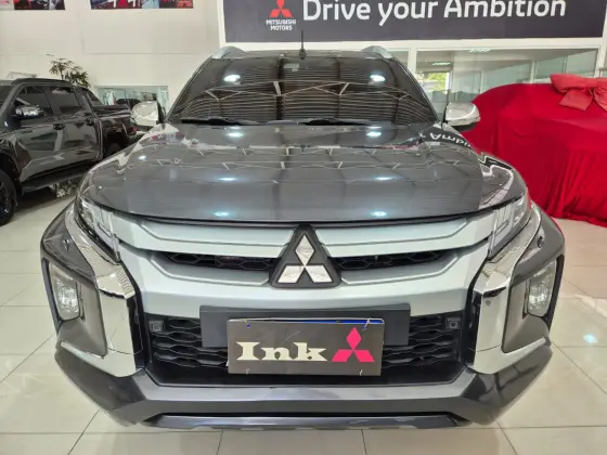 MITSUBISHI L200 TRITON 2.4 16V TURBO DIESEL SPORT HPE-S CD 4P 4X4 AUTOMÁTICO MITSUBISHI L200 TRITON 2.4 16V TURBO DIESEL SPORT HPE-S CD 4P 4X4 AUTOMÁTICO