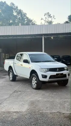 MITSUBISHI L200 TRITON 3.2 GLS 4X4 CD 16V TURBO INTERCOLER DIESEL 4P MANUAL MITSUBISHI L200 TRITON 3.2 GLS 4X4 CD 16V TURBO INTERCOLER DIESEL 4P MANUAL