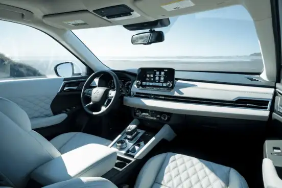 MITSUBISHI-OUTLANDER-2026