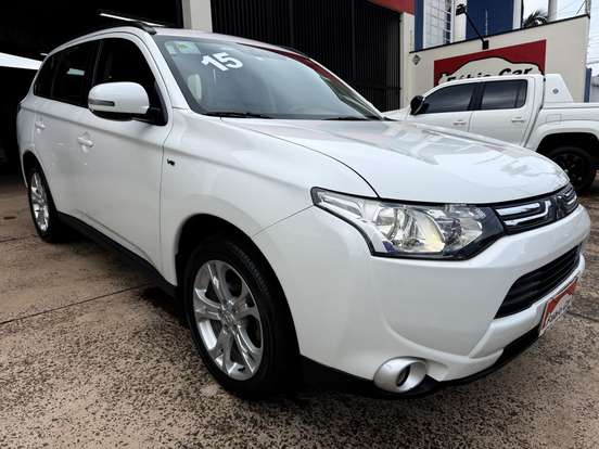 MITSUBISHI-OUTLANDER-3.0 GT 4X4 V6 24V GASOLINA 4P AUTOMÁTICO MITSUBISHI-OUTLANDER-2015