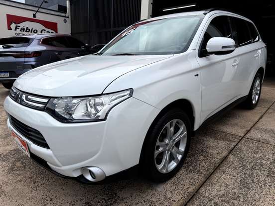 MITSUBISHI-OUTLANDER-3.0 GT 4X4 V6 24V GASOLINA 4P AUTOMÁTICO MITSUBISHI-OUTLANDER-2015