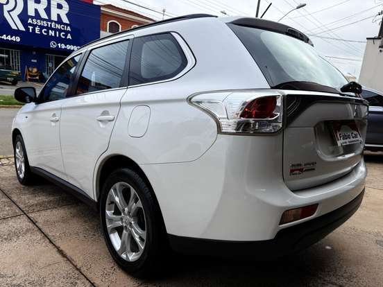 MITSUBISHI-OUTLANDER-3.0 GT 4X4 V6 24V GASOLINA 4P AUTOMÁTICO MITSUBISHI-OUTLANDER-2015