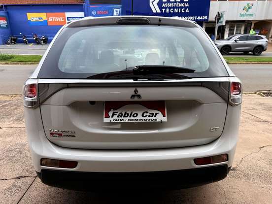 MITSUBISHI-OUTLANDER-2015