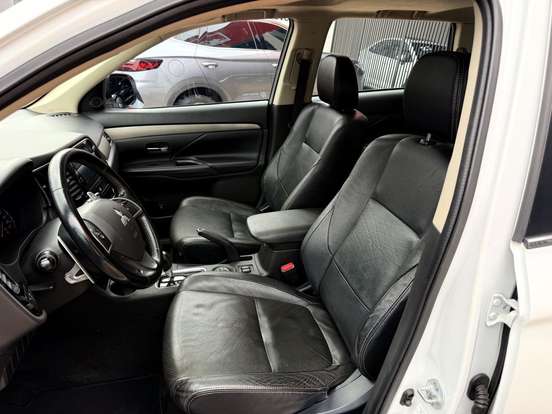 MITSUBISHI-OUTLANDER-2015
