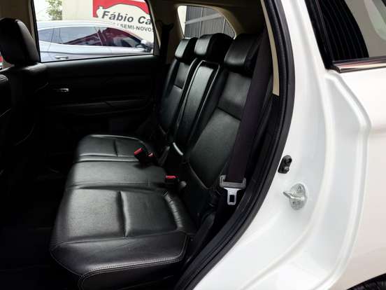 MITSUBISHI-OUTLANDER-2015