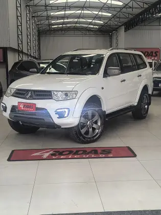 MITSUBISHI PAJERO 3.2 HPE S 4X4 7 LUGARES 16V TURBO INTERCOOLER DIESEL 4P AUTOMÁTICO
