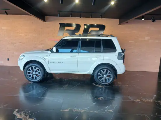 MITSUBISHI-PAJERO TR4-2010