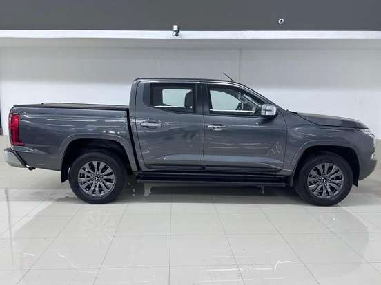 MITSUBISHI-TRITON-2025