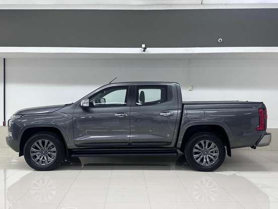 MITSUBISHI-TRITON-2025