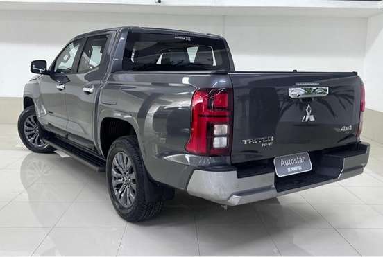 MITSUBISHI-TRITON-2025