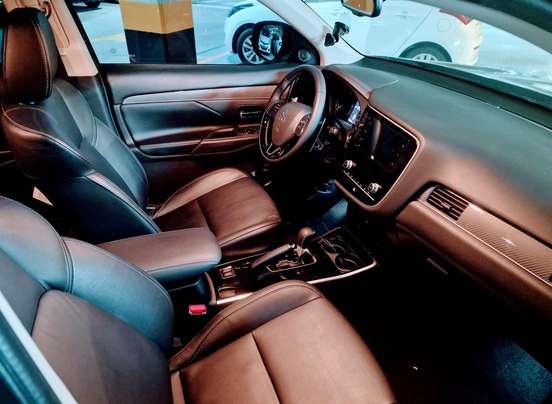 MITSUBISHI-OUTLANDER-2020