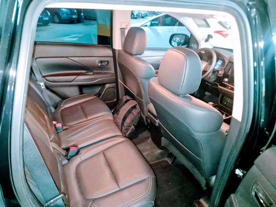 MITSUBISHI-OUTLANDER-2020