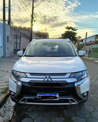 MITSUBISHI OUTLANDER 3.0 MIVEC V6 GASOLINA HPE-S AWD AUTOMÁTICO