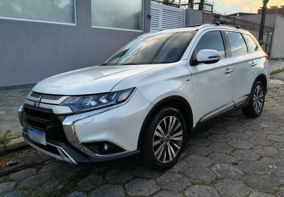 MITSUBISHI-OUTLANDER-2020