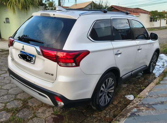 MITSUBISHI-OUTLANDER-2020