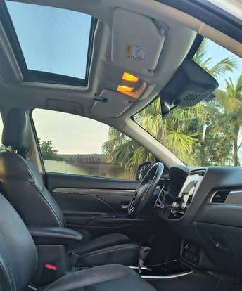 MITSUBISHI-OUTLANDER-2020