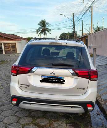 MITSUBISHI-OUTLANDER-2020