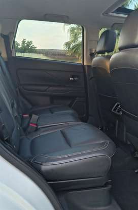 MITSUBISHI-OUTLANDER-2020
