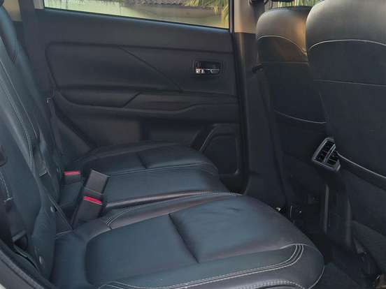 MITSUBISHI-OUTLANDER-3.0 MIVEC V6 GASOLINA HPE-S AWD AUTOMÁTICO MITSUBISHI-OUTLANDER-2020