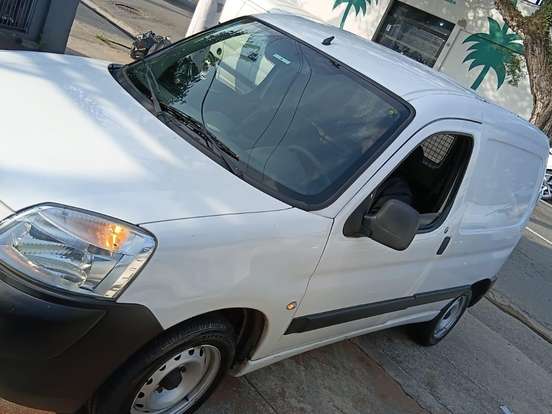 PEUGEOT-PARTNER-1.6 FURGÃO 800KG 16V FLEX 3P MANUAL PEUGEOT-PARTNER-2019