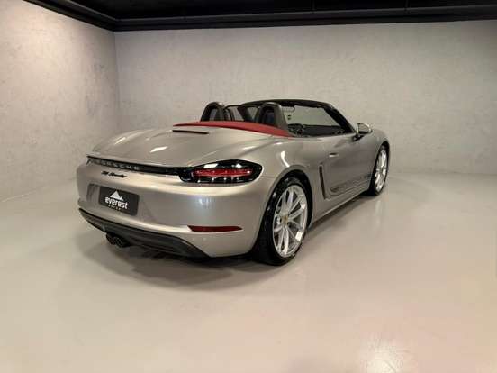 PORSCHE-718-2024