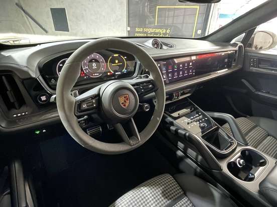 PORSCHE-CAYENNE-2025