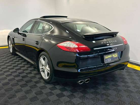 PORSCHE-PANAMERA-2010