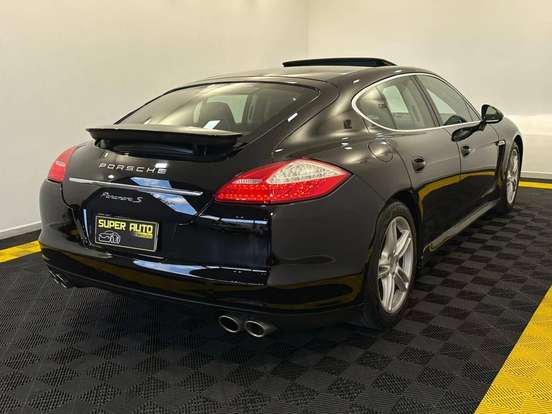 PORSCHE-PANAMERA-2010