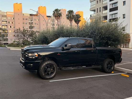 RAM-2500-6.7 I6 TURBO DIESEL LARAMIE NIGHT EDITION CD 4X4 AUTOMÁTICO RAM-2500-2024