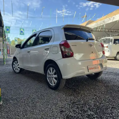 TOYOTA-ETIOS-2020