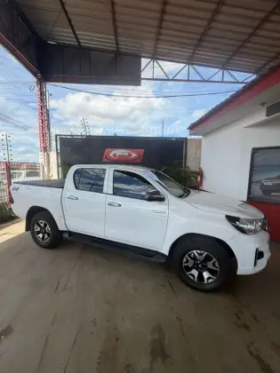 TOYOTA HILUX 2.8 POWER PACK 4X4 CD 16V DIESEL 4P MANUAL