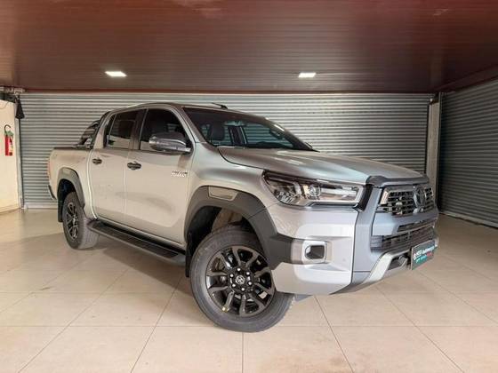 /en/city/cate-car-used-car/toyota-hilux-2024-2-8-d-4d-turbo-diesel-cd-conquest-4x4-automatic-48564998123948032/-3