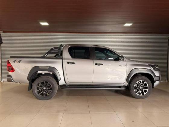 /en/city/cate-car-used-car/toyota-hilux-2024-2-8-d-4d-turbo-diesel-cd-conquest-4x4-automatic-48564998123948032/-4