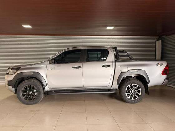 /en/city/cate-car-used-car/toyota-hilux-2024-2-8-d-4d-turbo-diesel-cd-conquest-4x4-automatic-48564998123948032/-8