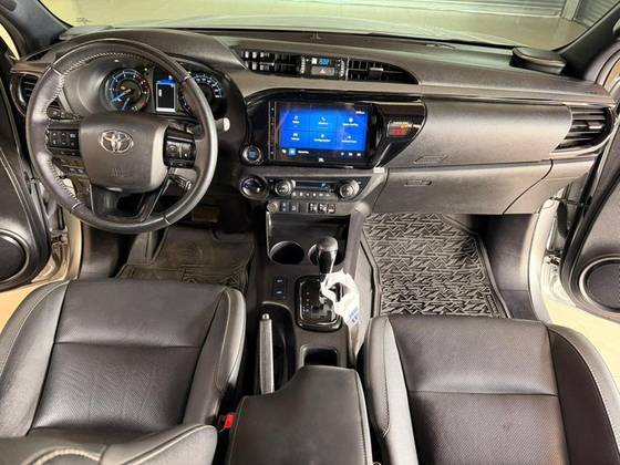 /en/city/cate-car-used-car/toyota-hilux-2024-2-8-d-4d-turbo-diesel-cd-conquest-4x4-automatic-48564998123948032/-9
