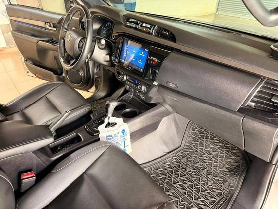 /en/city/cate-car-used-car/toyota-hilux-2024-2-8-d-4d-turbo-diesel-cd-conquest-4x4-automatic-48564998123948032/-10