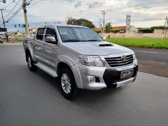 TOYOTA HILUX 3.0 SRV 4X4 CD 16V TURBO INTERCOOLER DIESEL 4P AUTOMÁTICO TOYOTA HILUX 3.0 SRV 4X4 CD 16V TURBO INTERCOOLER DIESEL 4P AUTOMÁTICO