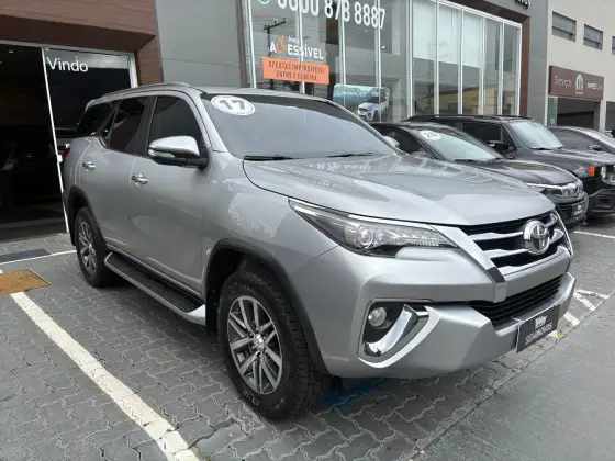 TOYOTA HILUX SW4 2.8 SRX 4X4 16V TURBO INTERCOOLER DIESEL 4P AUTOMÁTICO TOYOTA HILUX SW4 2.8 SRX 4X4 16V TURBO INTERCOOLER DIESEL 4P AUTOMÁTICO