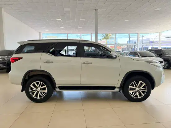 TOYOTA-HILUX SW4-2020